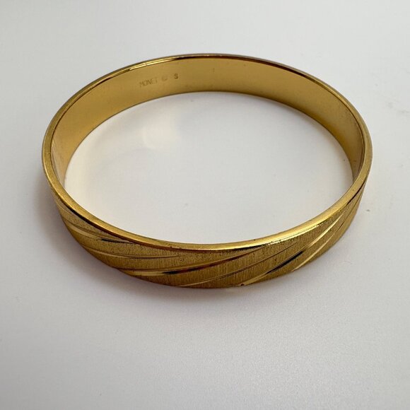 Monet Gold Tone Textured Twist Design Bangle Bracelet Size 7.5" FIt - Picture 8 of 12